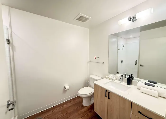 Apartment Boulevard Modern Highrise Stu Sky Pool Parking Gym 15